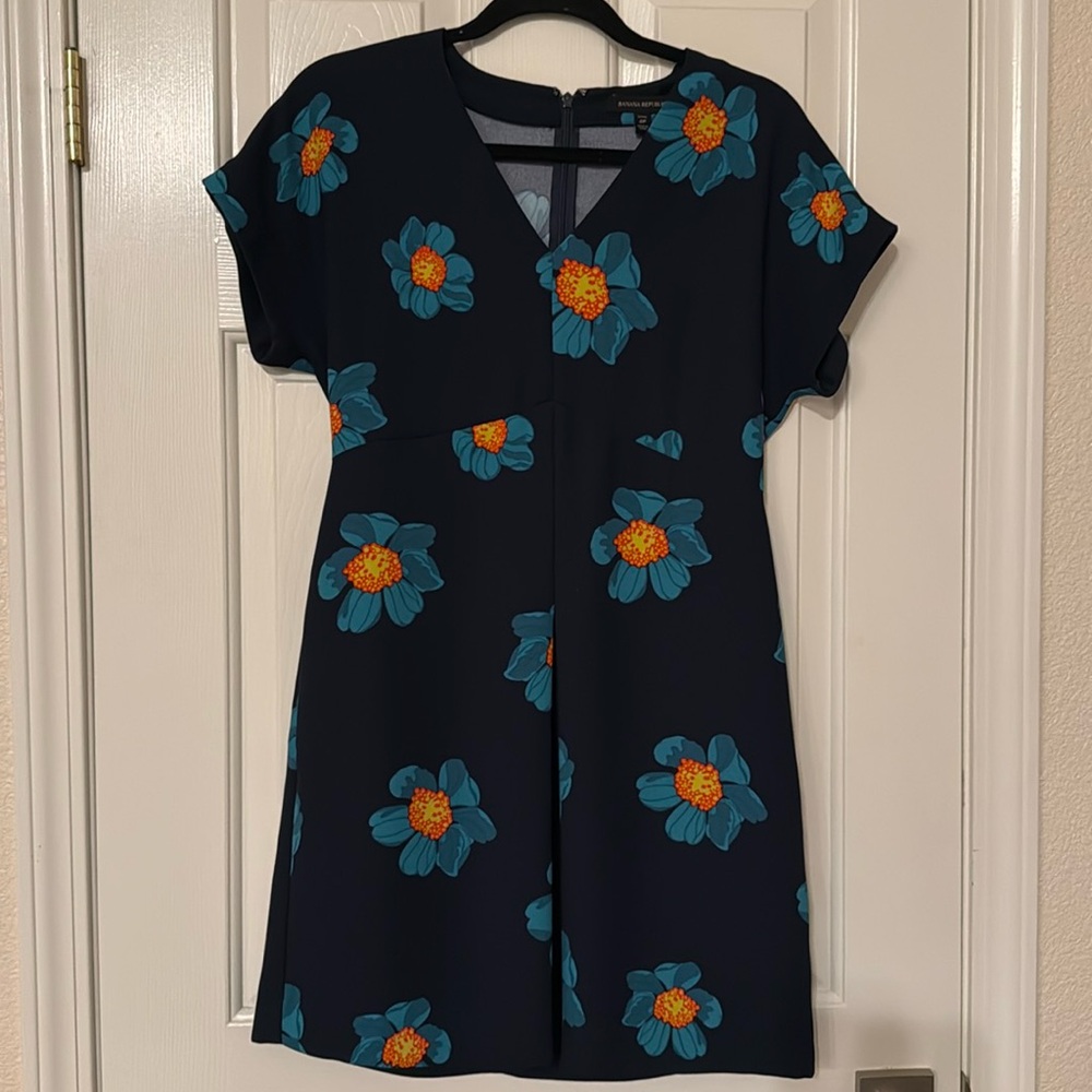 Banana Republic navy floral dress w/pockets